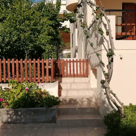Апартаменты Sunny And Quiet In Chania, Sleeps 4 Ханья