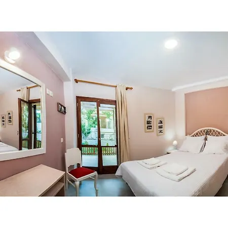 Sunny And Quiet In Chania, Sleeps 4 公寓 干尼亞